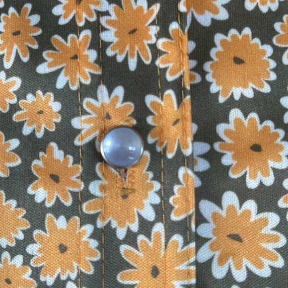 Vintage button front daisy shirt. XS - Picture 6 of 7